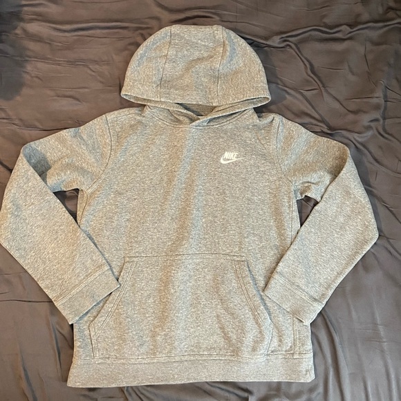 Nike Sportswear Club Fleece
Older Kids' Pullover Hoodie and Sweatpants - Picture 2 of 11